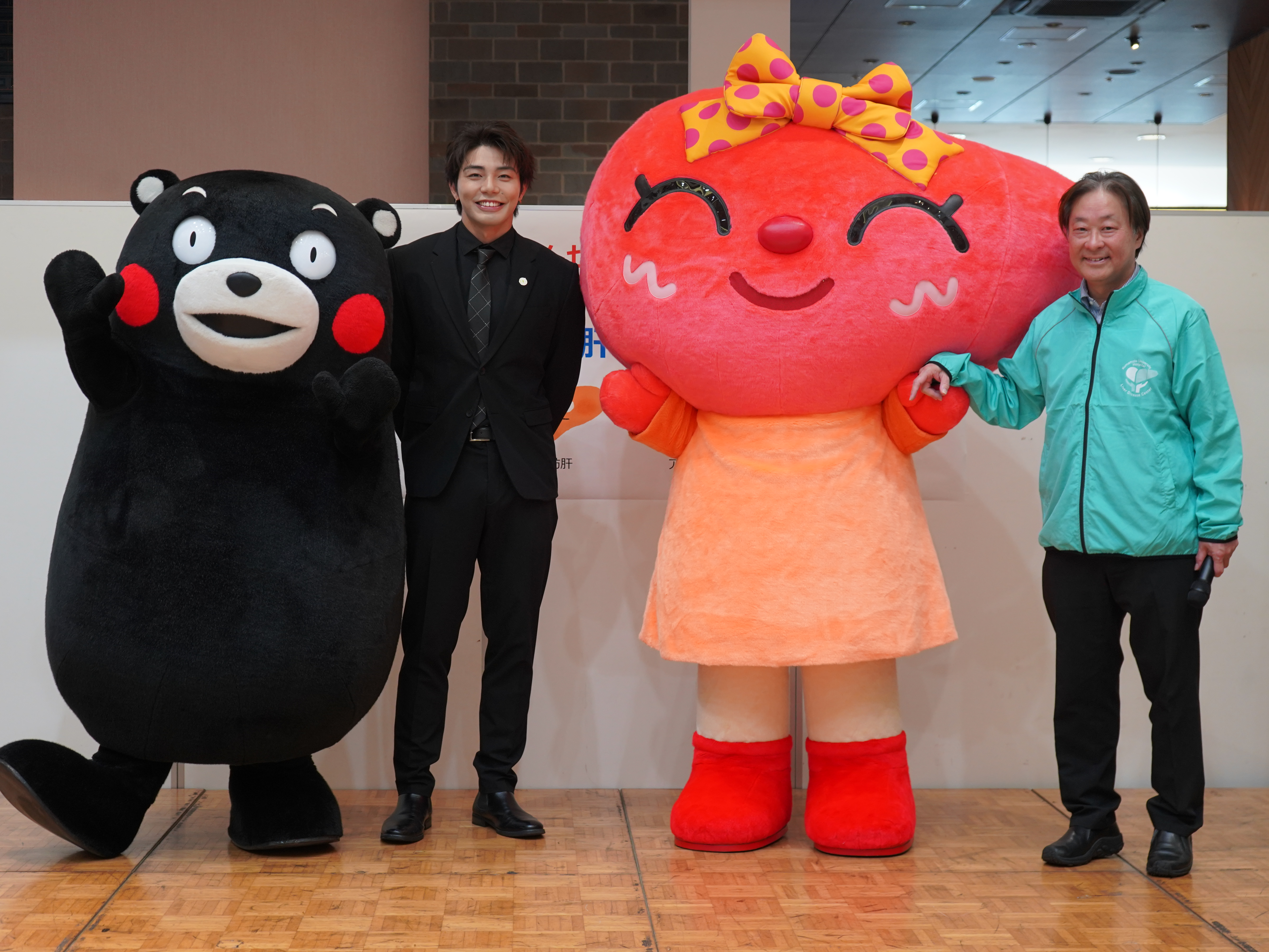 THE RAMPAGE 武知海青氏、くまモン、カンミちゃん、田中靖人教授