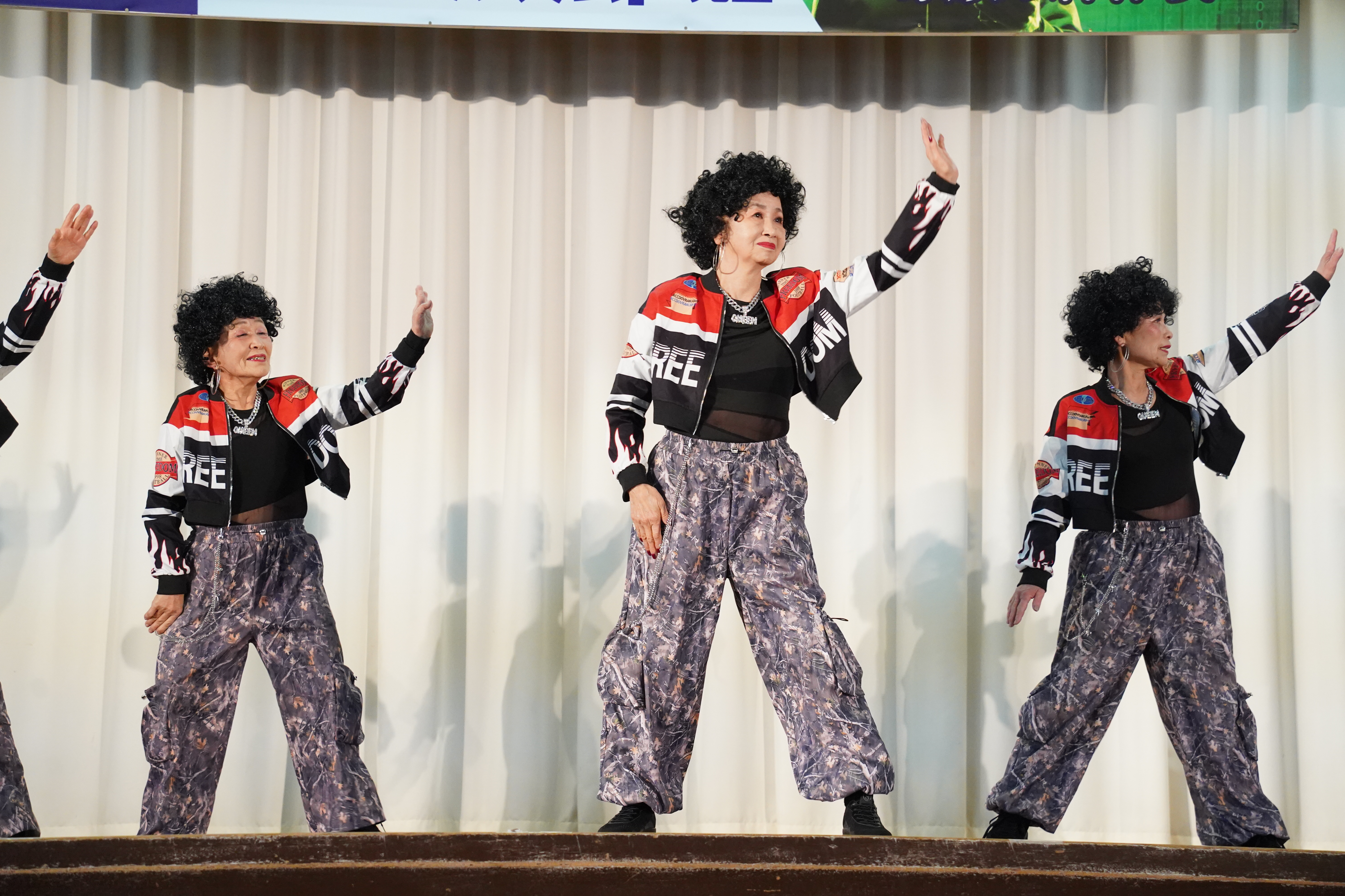 HOUEI GOLDのパフォーマンスの様子2